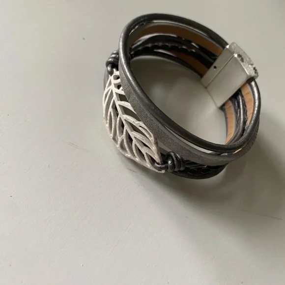 Vintage Leather and silver bracelet - Picture 5 of 7